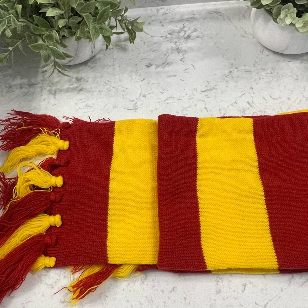 Harry Potter Gryffindor House Officially Licensed Scarf with Fringe - Picture 4 of 5